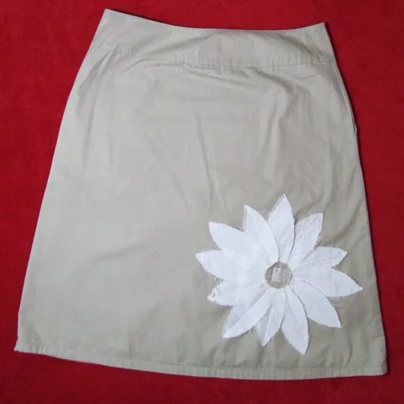 Boden Applique Floral Skirt - Cotton Tan / White - Picture 3 of 8